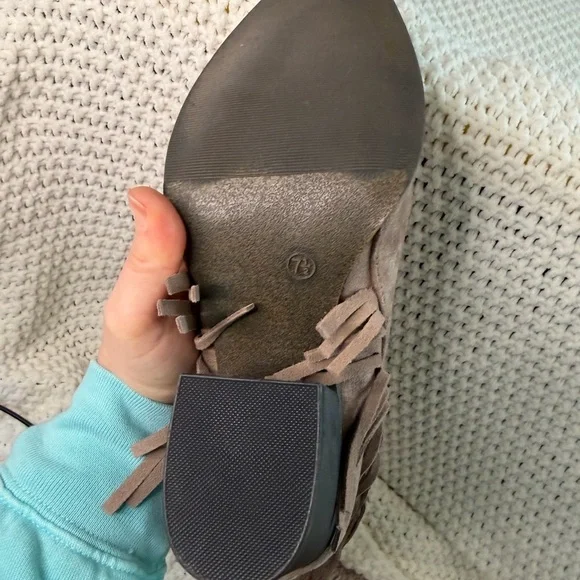 Candie’s Fringe Heeled Ankle Booties - Tan 7.5 - Picture 6 of 6